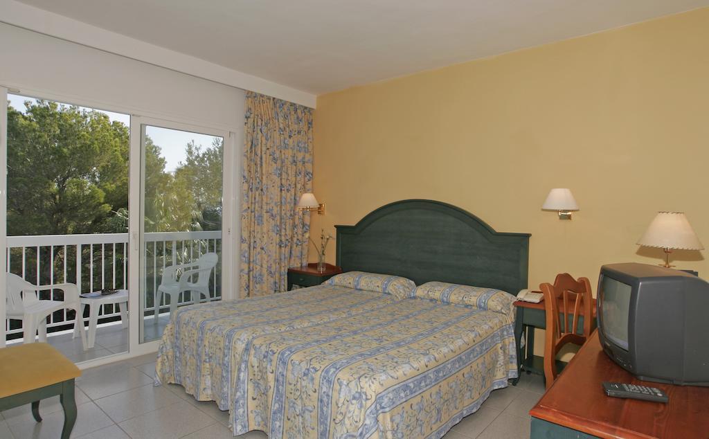 Es Pi 2 Hotel Playa Migjorn Ruang foto