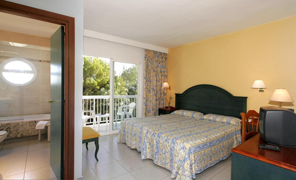 Es Pi 2 Hotel Playa Migjorn Ruang foto