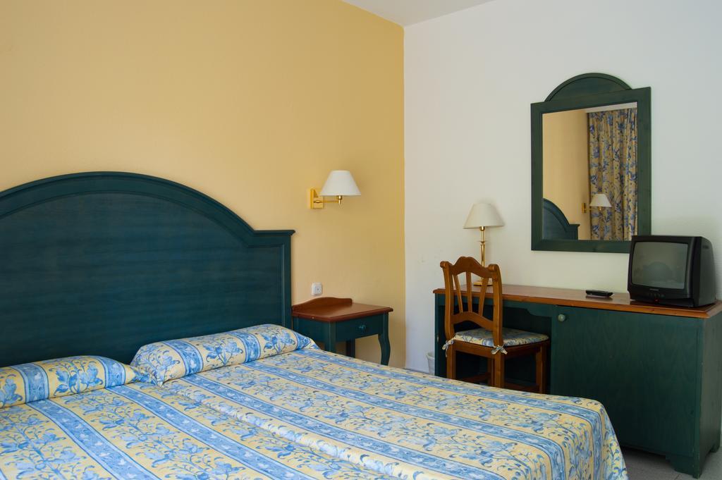 Es Pi 2 Hotel Playa Migjorn Ruang foto