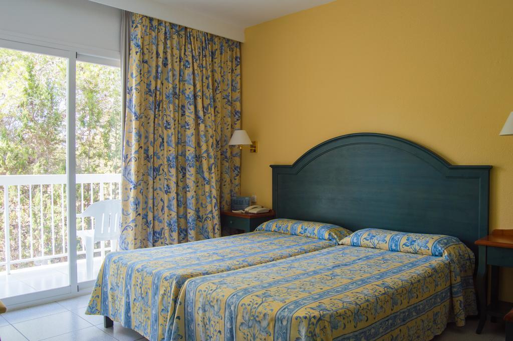 Es Pi 2 Hotel Playa Migjorn Ruang foto