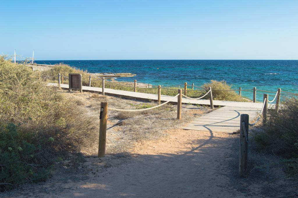 Es Pi 2 Hotel Playa Migjorn Bagian luar foto