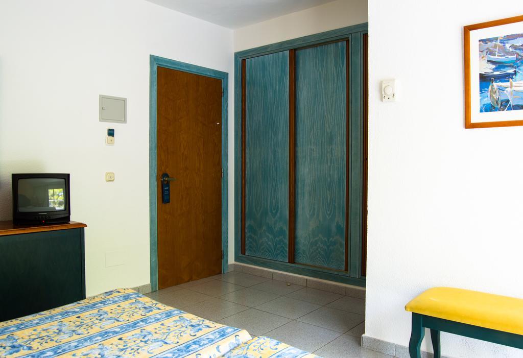 Es Pi 2 Hotel Playa Migjorn Ruang foto